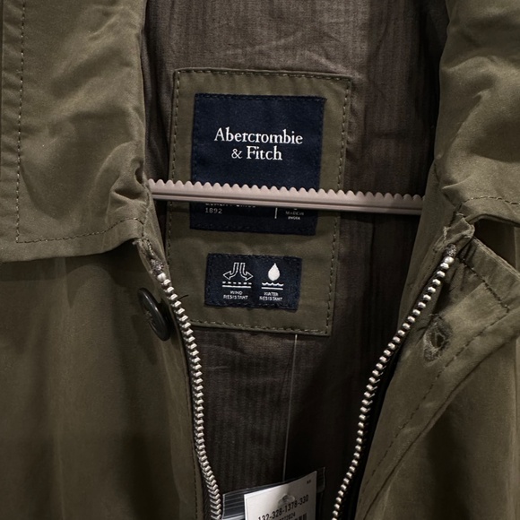 Abercrombie & Fitch Wind and Water Resistant Jacket Olive Green in Small - Picture 5 of 5